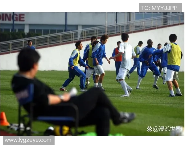 球星热爱足球赛场观看与竞技精神的碰撞揭秘 球星热爱足球赛场观看与竞技精神的碰撞揭秘